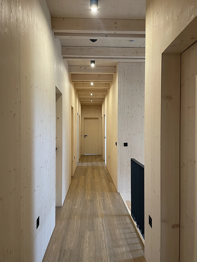 Upstairs hallway to the bedrooms