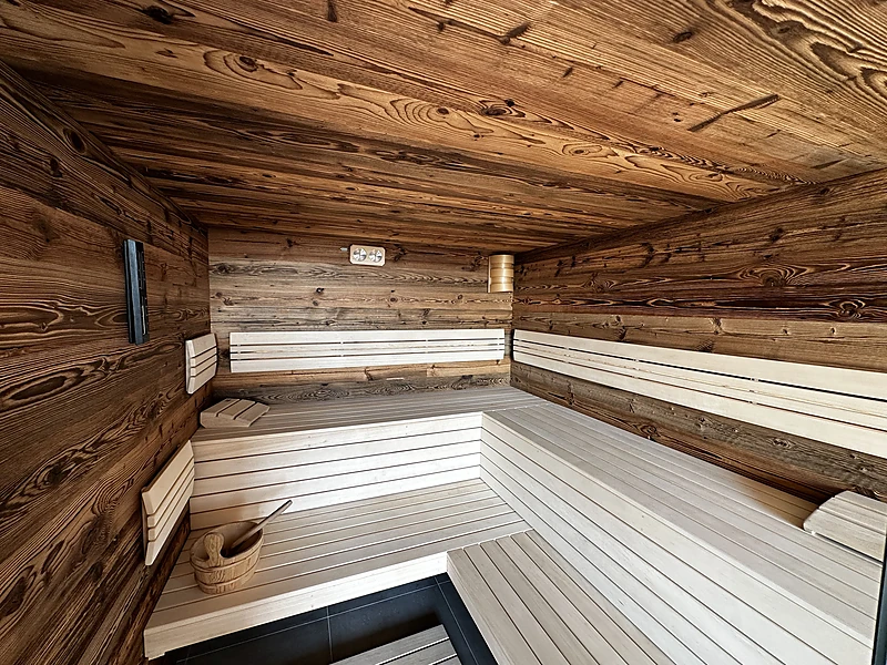 Sauna pro šest osob ze starého dřeva